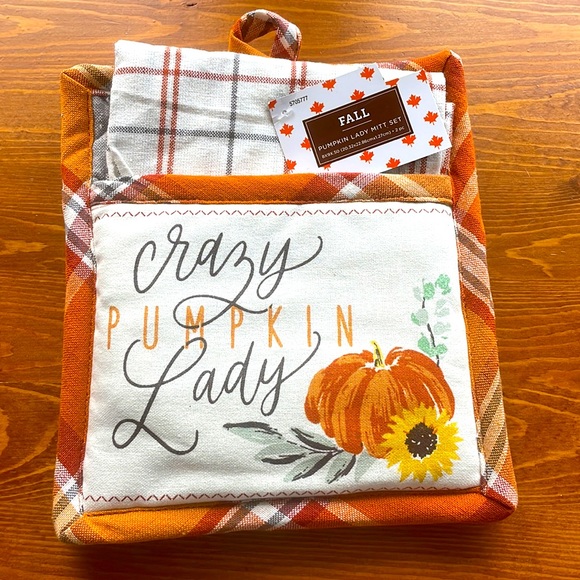 Other - Crazy Pumpkin Lady oven mitt & kitchen towel sets